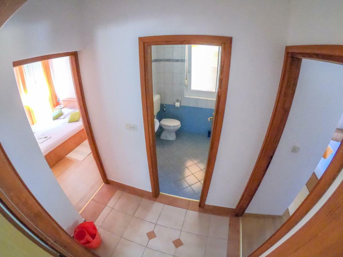 Apartment And Room Borka & Marko Mali Lošinj Exterior foto